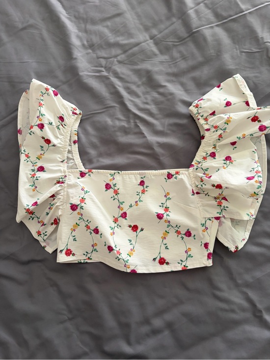 Zara Tops - Zara White Floral Ruffle-Sleeve Crop Top